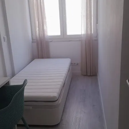 Affittacamere Carcavelos & Nova Sbe Shared Serviced 3 *