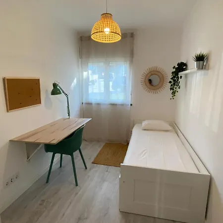 Carcavelos & Nova Sbe Shared Serviced 3 招待所 奥埃拉斯